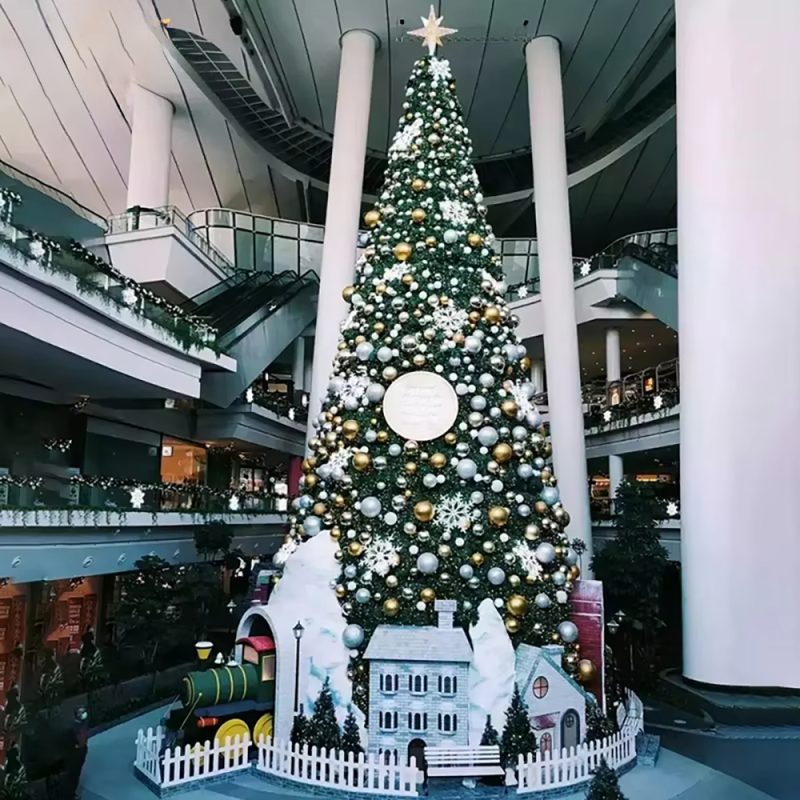 2025 New Product Large Outdoor PVC Christmas Tree with LED Lights Waterproof Decorated Big Christmas Tree - 图片 6